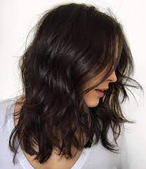 Il taglio scalato medio è la “mezza misura” di tendenza su cui puntare. Top 50 Tagli Per Capelli Spessi E Mossi Nel 2022 Capellidistile It