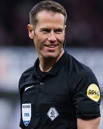 Hakemin yaşı, doğum tarihi, doğum yeri bilgilerini bulabilirsiniz. Danny Makkelie