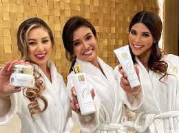 Laura olascuaga pinto nos responde en este video. Miss Universe El Salvador Philippines And Colombia Visit Official Skincare Sponsor In Los Angeles