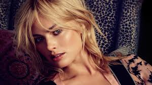 She graduating from somerset college. Margot Robbie Biography Height Life Story Super Stars Bio