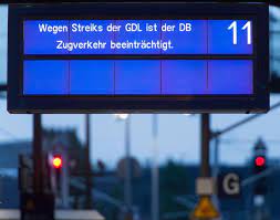 Beim bahnstreik legen oft die lokführer der deutschen bahn ihre arbeit nieder. Bahn Streik Re Rb Und S Bahn Welche Ausfalle Bekannt Sind