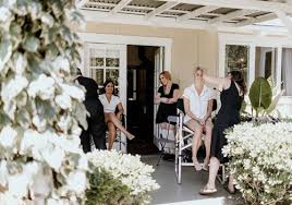 Maybe someone to wash your hair, a stylist, even perhaps an assistant or coat check. How Much To Tip Your Hair Stylist And Makeup Artist