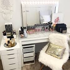 Regardez Cette Photo Instagram De Vanitycollections 483 J Aime Beauty Room Vanity Table Vanity