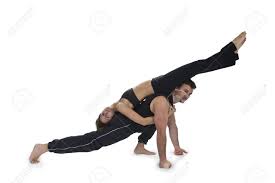 In the late 1970s, zink began to teach a synthesis of hatha yoga with taoist yoga, as well as postures, movements and insights that he had developed himself. Zwei Passen Turner Uben Eine Komplexe Yoga Pose Lizenzfreie Fotos Bilder Und Stock Fotografie Image 3007658
