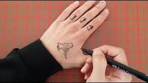 Dövme tutkunu olup, vücudunun her yerini dövme yaptıranlara hitap etmediği kesin olan bir şey ama ilgisi olanlar, emin olamayanlar, yeni başlayanlar için harika fikirler var burda. Kalem Ile 1 Dakikada Kolay Dovme Modelleri Azbuz Org