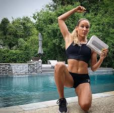 She also teaches another message without even saying any words — hard work at the gym pays off. Lolo Jones Reemerges After Talking About Her Virginity Foto 19 De 21 Marca English