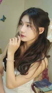 Ella Vong's Instagram, Twitter & Facebook