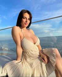 Check out Alexa Pearl (@alexasxlife) on Linkme