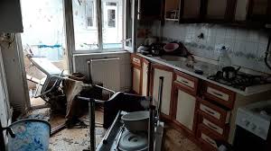 Kanunen apartman genel kurul kararı ile katı yakıttan, sıvı yakıttan ya da doğalgazlı yakıttan ferdi ısınmaya geçildiği taktirde, ferdi ısınmanın mutlaka doğalgazla yapılması gerekiyor. Son Dakika Haberi Dogalgaz Patlamasi 9 Evde Hasara Yol Acti Haberler Son Dakika Haberleri
