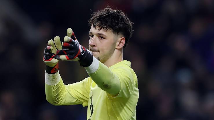 Burnley: James Trafford is heading for the very top, says Scott Parker -  BBC Sport