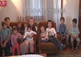 Milica (15), miloš (14), milan (12), mihajlo (11), radoš (9), ratko (8), ružica (7), miodrag (6), nikolina (5), jovan (4) i đorđe (dvije i po godine) zbog čega je mnogi nazivaju junakinjom našeg doba, majkom 11 jugovića i. Trudnoca PoroÄ'aj Dojenje I Tako U Krug Maja Ima Samo 37 Godina I 11 Oro Dece I Recept Za Srecan Zivot Video Najnovije Vesti Srbija Danas