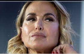 Later, also in that period, he also led the show of records, a highly regarded program dedicated to the guinness book of records. Le Stupidaggini Di Barbara D Urso Home Facebook