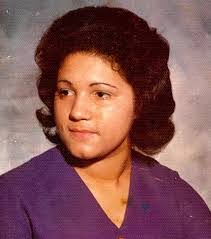 Vicki Behrens's Instagram, Twitter & Facebook