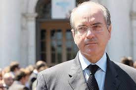 O tribunal da relação de lisboa (trl) condenou o antigo presidente do banco privado português (bpp) joão rendeiro a cinco anos e oito meses de prisão por vários crimes de falsidade informática. Joao Rendeiro Perde Mais Uma Batalha Para Nao Ir Preso