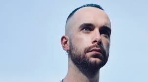 Neif omaggia Milano in Afrika: 'Dobbiamo combattere per l'amore universale' 