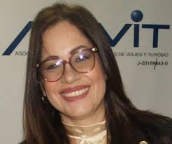 Palabras de Vicky Herrera, presidente de Avavit a los patrocinantes y  expositores de Viajes y Turismo AVAVIT 2023
