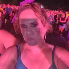 Has anyone else a issue like this before. Every time I go to a crafting  table it's done this. I reset my game and even uninstalled to try it to  work and