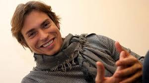 Carlos baute es un cantante venezolano que nació el 8 de marzo de 1974 en la ciudad de caracas. Carlos Baute Reconoce La Paternidad De Un Hijo Que Tuvo Con 15 Anos