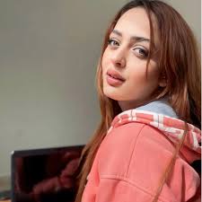 Learn to smile in every situation💛