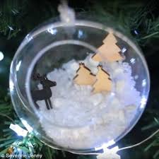 Vous êtes au bon endroit ! Diy Suspension Boule Decorative Transparente Noel Magique Video Idees Conseils Et Tuto Boules De Noel Boule De Noel Boule De Noel Transparente Noel Magique