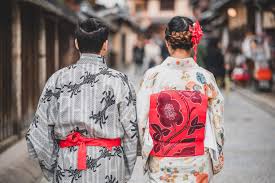 Mar 14, 2021 · adjusting the top of your kimono 1. Essential Guide To Traditional Japanese Kimono Clothes Bokksu