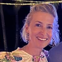 Carolyn Loomis's Instagram, Twitter & Facebook