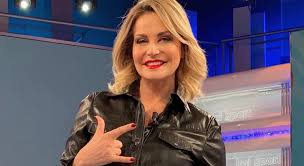 Simona ventura entrusted her touching message to instagram, writing words full of suffering for such a painful loss. Simona Ventura Silura La Rai Dovevo Essere A Sanremo Ilgiornale It