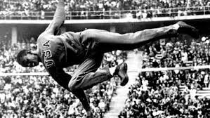 Teil unserer beeindruckenden filmsammlung olympia 1936. Olympia 1936 In Berlin Jesse Owens Siegt Und Siegt Sportschau Sportschau De Olympia Geschichte