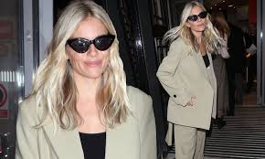 The best (and worst) of sienna miller's wardrobe choices! Sienna Miller Shows Off Her Edgy Sense Of Style In Relaxed Beige Suit Daily Mail Online
