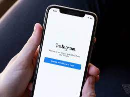 The blue bar displays the response time, which is better when smaller. Instagram Whatsapp And Facebook Messenger Have Recovered From A Major Outage The Verge