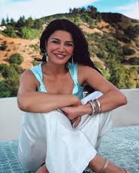 Shohreh Aghdashloo - Free pics, galleries & more at Babepedia