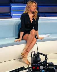 Tanto misterioso non è, visto che si tratta di federico ferrari, global event manager di diesel, come recita il. Mia Ceran Parallel Legs