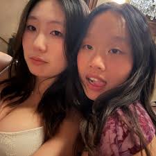 hi!! my name is emma tang and i'm from the bay area, ca. i'm 100% committed  to vandy and probably majoring in bio. i love writing, swimming, hikes,  sweet treats, café hangouts,