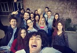 In 2008 am terminat facultatea de psihologie la universitatea bucuresti si ulterior am urmat 2 programe de masterat. Psihologietm