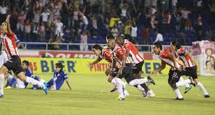 Millonarios mantiene la posición del balón. Junior A La Final Empujado Por El Si Se Puede Capsulas De Futbol