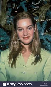 When holy smoke premiered as a movie at the venice film festival in summer 1999, the italian press praised it as a balanced approach to the waiting for the movie (where kate winslet will play ruth and the conveniently dark harvey keitel will be p.j.), one may note, firstly, that this is not a. Original Film Titel Holy Smoke Englischer Titel Holy Smoke Film Regie Jane Campion Jahr 1999 Stars