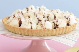 For their second challenge, the bakers were required to bake, in an hour and a half, floating islands using mary berry's recipe. Shortcrust Pastry