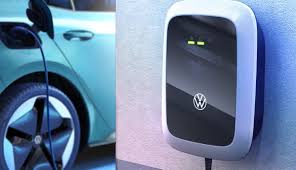 Today, my youngest daughter is three years old. Volkswagen Verkauft Seine Eigene Wallbox Fur Plug In Hybrid Und Elektroautos Mein Elektroauto