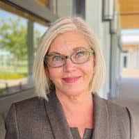 Kaye Davis's Instagram, Twitter & Facebook