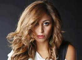 يسافر علي إلى أسوان بحثًا عن أخته ضحى، الخادمة في جراند أوتيل، وتكتشف نظلي سبب استدعاء أمها، مالكة الفندق، لها للعودة إلى الوطن. Ø±ØºÙ… Ù†Ø­Ø§ÙØªÙ‡Ø§ Ø§Ù„Ø²Ø§Ø¦Ø¯Ø© Ø¯ÙŠÙ†Ø§ Ø§Ù„Ø´Ø±Ø¨ÙŠÙ†ÙŠ Ù…Ø¯Ù…Ù†Ø© Ø¬ÙŠÙ… ØµÙˆØ±