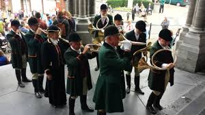 Comme tous les 3 novembre ,saint hubert fête son saint patron. Trompe De Chasse