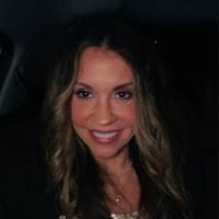 Carolyn Crowe's Instagram, Twitter & Facebook