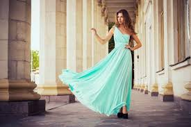 Deine hochzeit steht bevor und wir helfen dir das schönste brautkleid für dich zu finden. Brautkleid Online Kaufen 6 Wertvolle Tipps Fur Dein Traumkleid