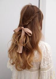 You should be left with two loops and a tailpiece hanging from the holder. 32 Adorable Hairstyles With Bows