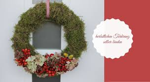 In diesem beitrag bieten wir ihnen eine anleitung und inspirierende beispiele dafür wie sich ein türkranz aus frühlingsblumen machen lässt. Herbstkranz Selber Basteln Ideen Fur Einen Mooskranz Lavendelblog