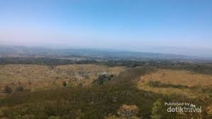 Kawasan ini berudara sejuk dan masih sangat asri. Bukit Lambosir Keindahan Di Kaki Gunung Ciremai