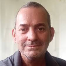 Sean Deeks's Instagram, Twitter & Facebook