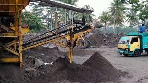 Mesin pemecah batu jadi pasir. Cara Mesin Pemecah Batu Menjadi Split Dan Pasir Youtube