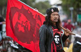 Revolutionary leader ernesto guevara, known around ernesto guevara, known around the world by his nickname ché, was an argentine doctor turned marxist. Che Guevara Biography Facts Books Fidel Castro Death Britannica