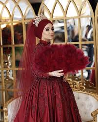 14 2b Begenme 64 Yorum Instagram Da Tugce Bayiroglu Kilic Tgcbyrgl O Zaman Ne Diyoruz Kinayi Yakmislar Geline Hazirlan Dugun Gelin Gelin Pozlari Gelin